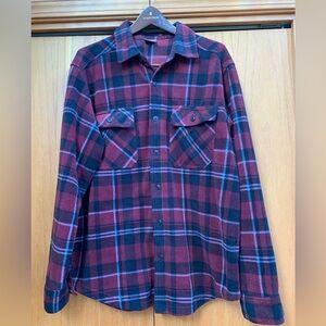 Vintage Mens Great Northwest Burgundy & Black Plaid Outdoor Flannel Shirt Size M